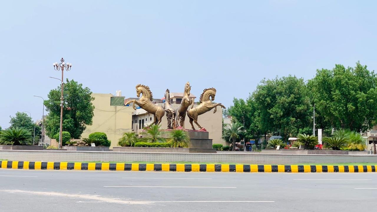 10 Marla Corner Free Transfer Plot for Sale in Silver Block, Park View City Lahore