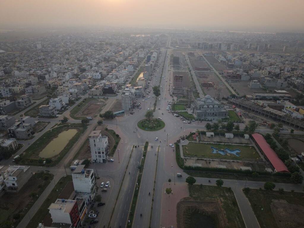 Commercial plots in Park View City Lahore